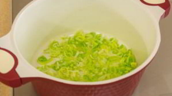 суп с грибами, куриным филе и сливками