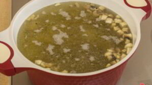 суп с грибами, куриным филе и сливками