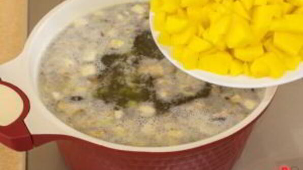 суп с грибами, куриным филе и сливками