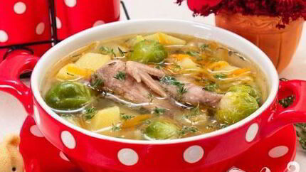 Суп с перепелами, брюсельской капустой и картофелем