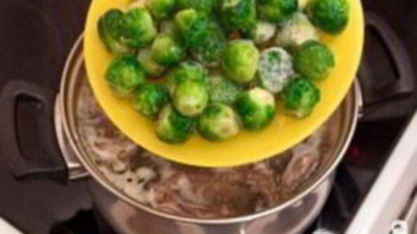 суп с перепелами, брюсельской капустой и картофелем