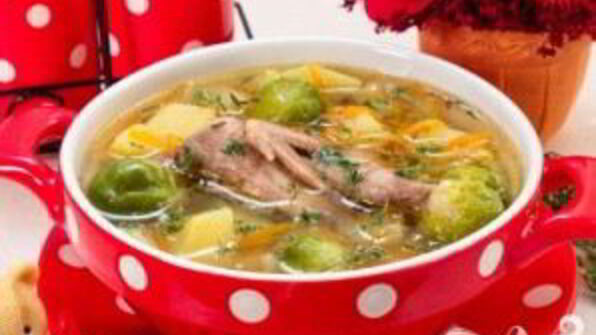 суп с перепелами, брюсельской капустой и картофелем