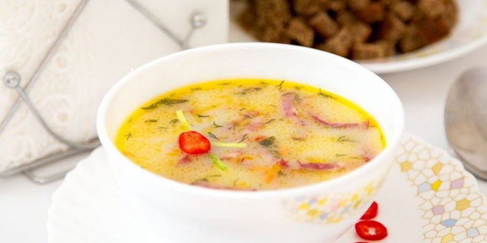 Рецепт горячего сырного супа с колбасой