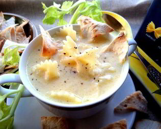 Сырно-макаронный суп и чипсы из лаваша