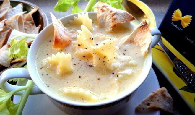 Сырно-макаронный суп и чипсы из лаваша