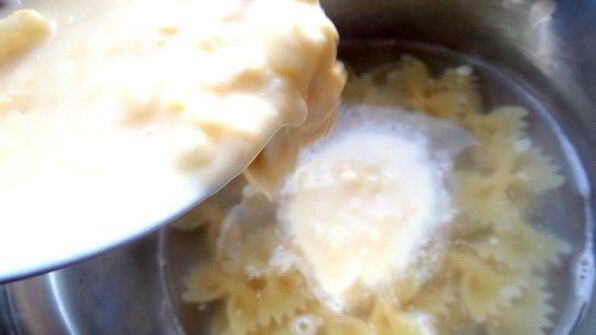 сырно-макаронный суп и чипсы из лаваша