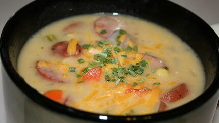 Сырный суп с копченой колбасой