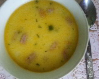 Сырный суп с полукопченой колбасой