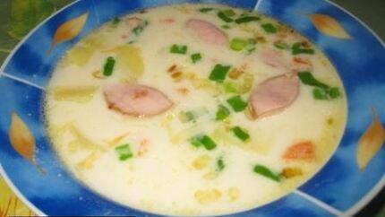 Сырный суп с сосиской и картошкой