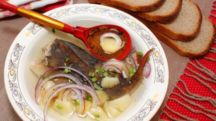 Наваристая деревенская уха из окуня