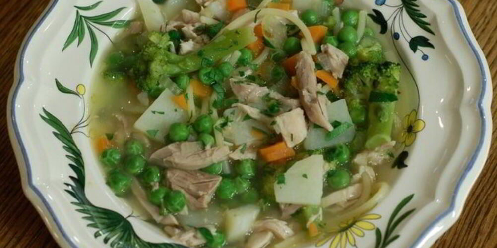 Рецепт уютного куриного супа с овощами и спагетти