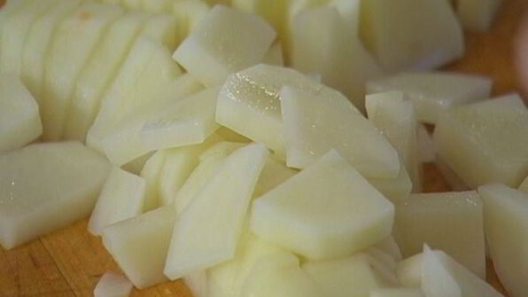 уютный куриный суп с овощами и спагетти