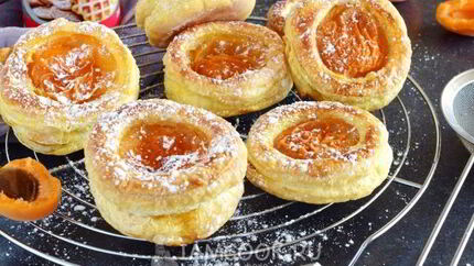 Абрикосовые слойки