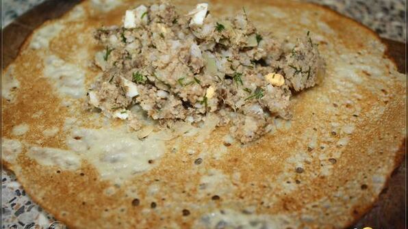 блинчики с мясом и сыром