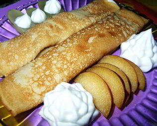 Блинчики с начинкой из чернослива