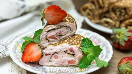 Блинчики с творогом и клубникой