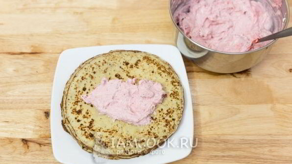 блинчики с творогом и клубникой