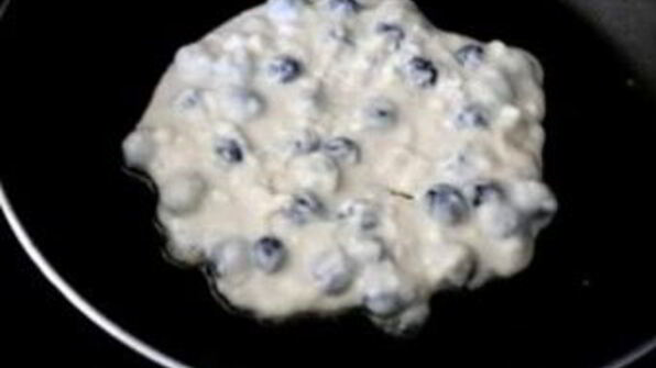 блинчики с творогом и малиной