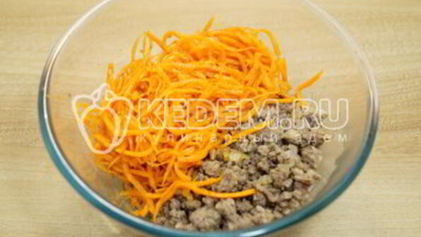 блины с фаршем и морковью по-корейски