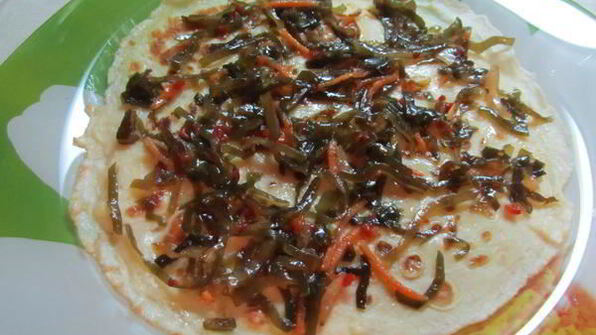 блины с мясом и морской капустой