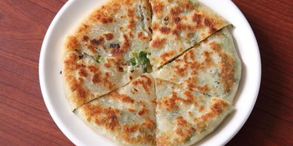 Рецепт блинов с рыбой и зеленым луком