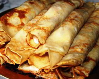 Блины с творогом и ягодами