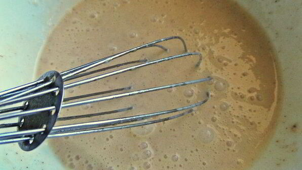 панкейки кефирные с медом, бананом и сливками