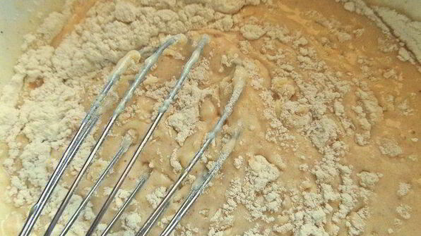 панкейки кефирные с медом, бананом и сливками