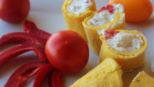 яичные блинчики с творожной начинкой