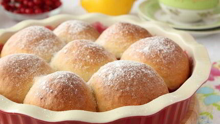 Бухтельн — воздушные булочки с горячим ягодным конфитюром