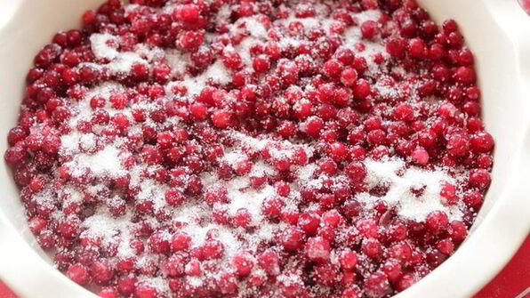 бухтельн — воздушные булочки с горячим ягодным конфитюром