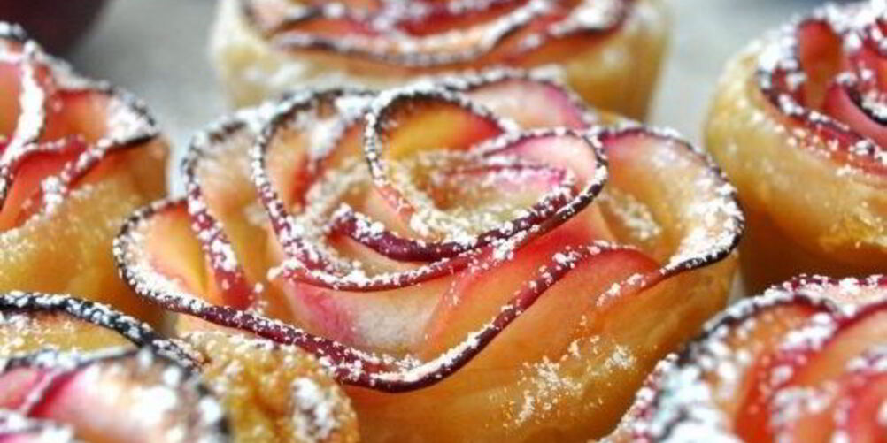 Рецепт булочек из слоеного теста и яблок