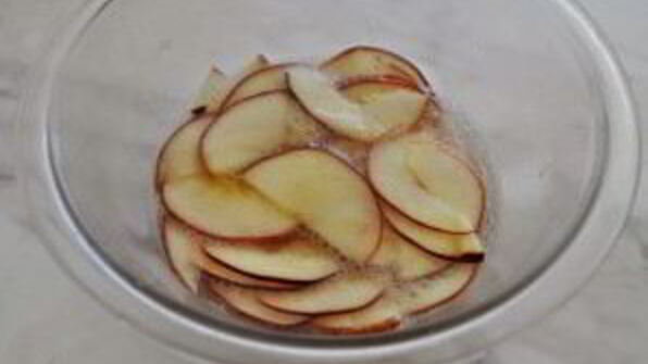 булочки из слоеного теста и яблок