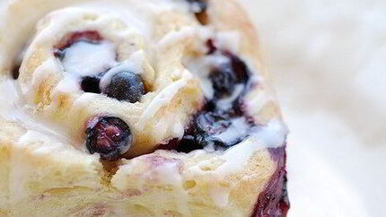 Булочки с черникой