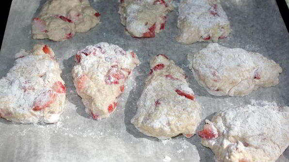 булочки с клубникой