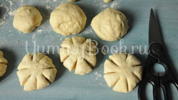 булочки с курагой и изюмом