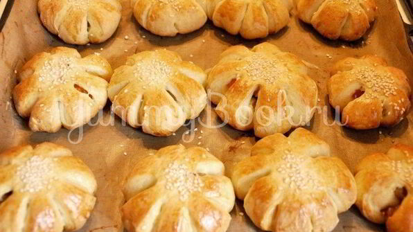 булочки с курагой и изюмом