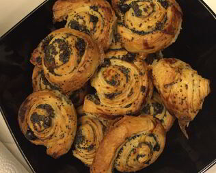 Булочки с маком и изюмом