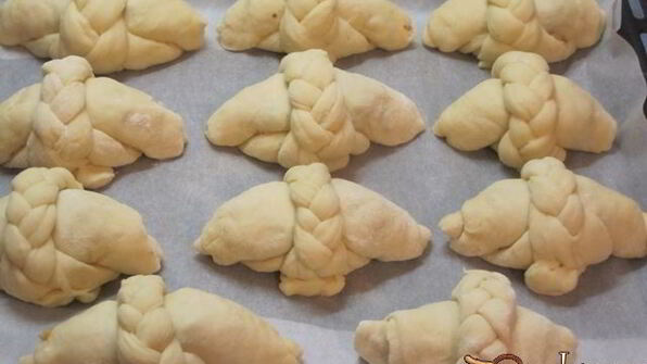 булочки с начинкой из чернослива и яблок