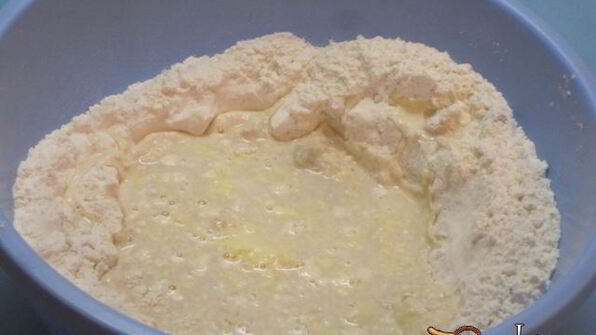 булочки с начинкой из чернослива и яблок