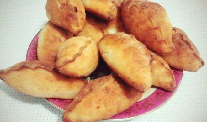 Булочки с творожно-изюмно-вишневой начинкой