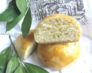 Нежные булочки с цедрой лимона и апельсина