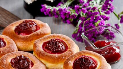 Плюшки со сливовым джемом