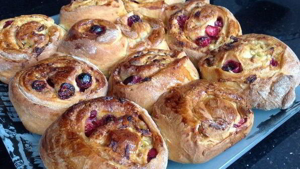 постные яблочные булочки с клюквой