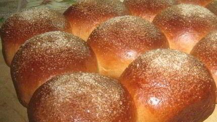 Сдобные булочки с сахаром