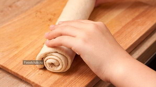 слоеные булочки с корицей