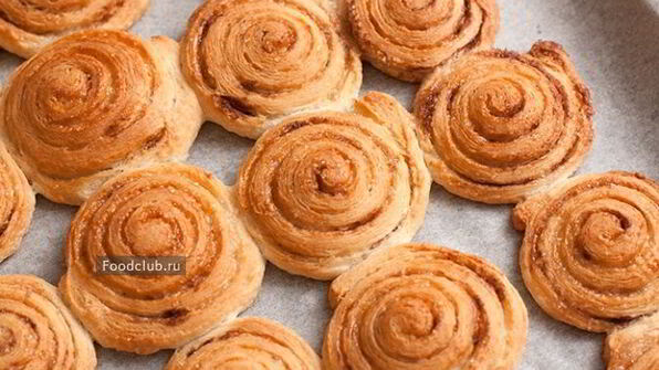 слоеные булочки с корицей