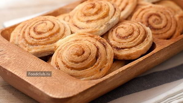 слоеные булочки с корицей
