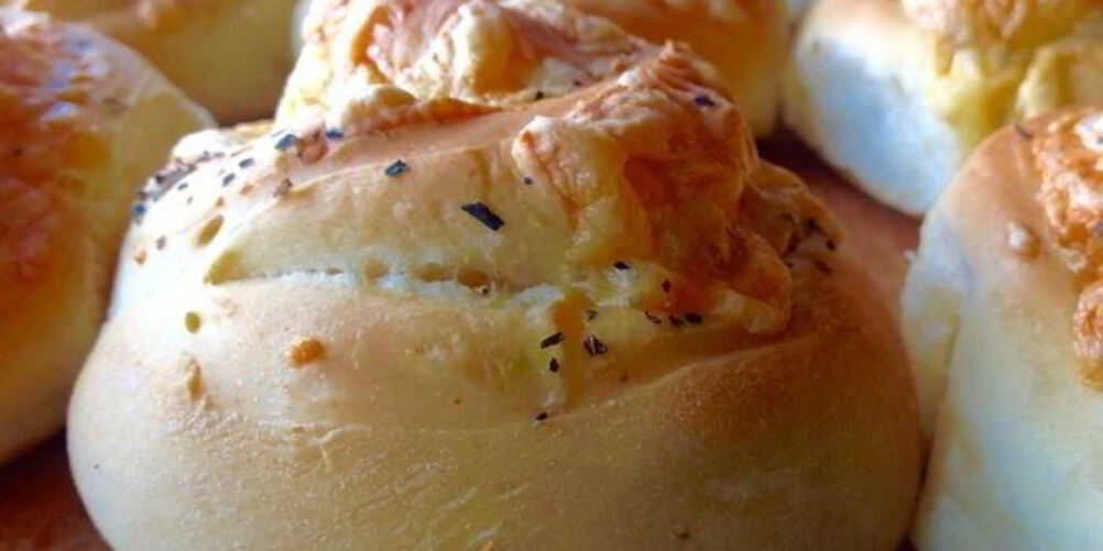 Рецепт сырных булочек с базиликом на картофельно-дрожжевом тесте