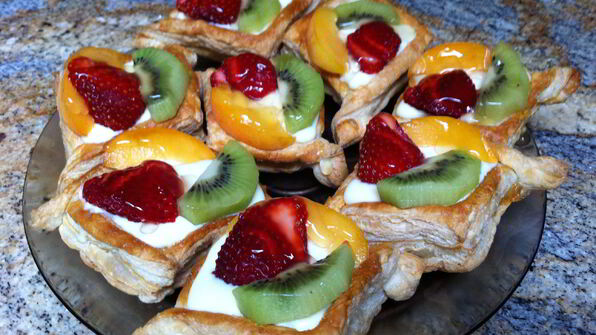 ватрушки из слоеного теста с заварным кремом